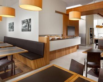 كومفورت هوتل أولوموتش سنتر - أولوموك - مطعم
