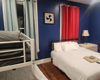 fashionably cozy place - Meriden - Schlafzimmer