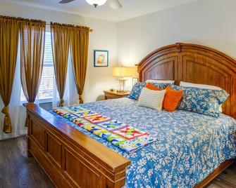 Game Room and Walk to Beach Gun Barrel City Gem! - Gun Barrel City - Bedroom