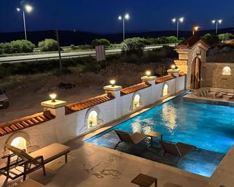 Sevilay Hanim Cesme - Cesme - Piscina