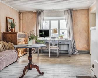 Large Stylish Charming House With Big Garden - Eskilstuna - Wohnzimmer