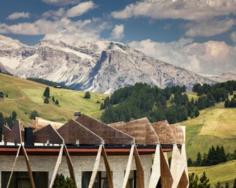 Como Alpina Dolomites - Castelrotto - בניין