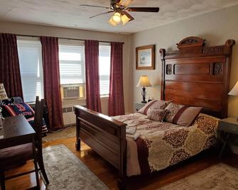 Natalie House - Boston - Bedroom