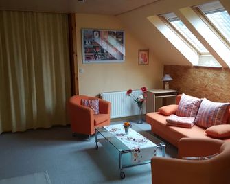 F Peace and relaxation on a former farm incl. all utilities - Lübbow - Sala de estar