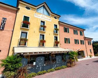 Hotel San Giacomo Sport & Relax - Paderno del Grappa - Building