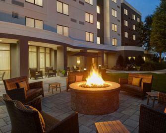 Courtyard by Marriott Lancaster - Lancaster - Patio
