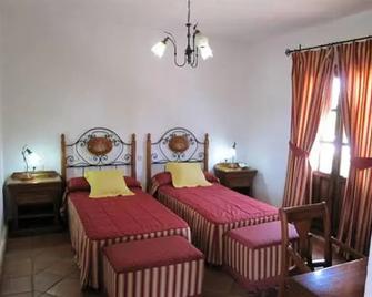 Hotel Cortijo Las Grullas - Benalup-Casas Viejas - Schlafzimmer
