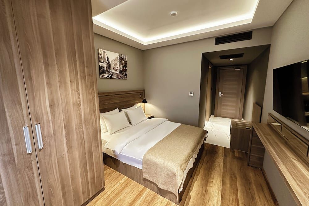 Viola Hotel Budva thumbnail 2