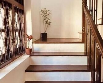 Ace Airport Transit Hotel - Katunayake - Trappen