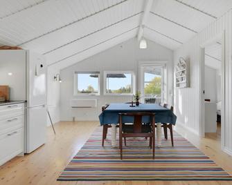 Nice home in Skibby with house a panoramic view - Skibby - Comedor