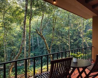 Nirjhara Coorg - Subrahmanya - Balcony