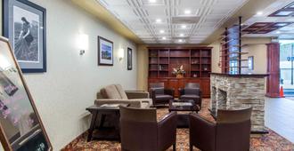 Quality Hotel & Suites - Gander - Area lounge