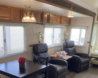 Cozy Lake House - only 10 minutes from the water - Tucumcari - Wohnzimmer