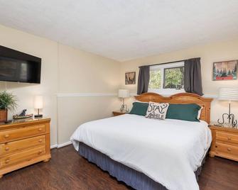 Tips Up: Cozy Slopeside Retreat w/ Fireplace (~100 Yards From The Slopes!) - Wintergreen - Bedroom