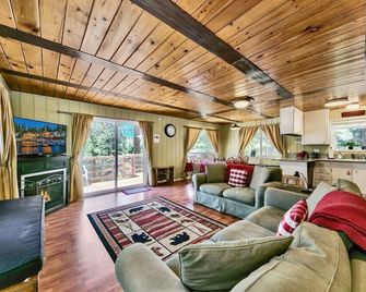 Bear Haus - Sledding At Cabin - Forest Views - Foosball - South Lake Tahoe - Living room