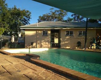 Ironbark Inn - Barcaldine - Piscina