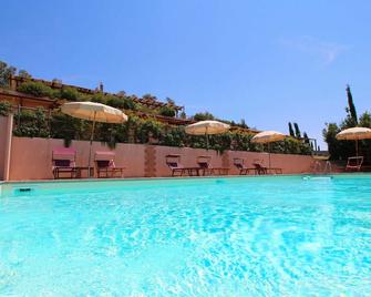 Exotic Farmhouse in Montalto di Castro near Sea - Montalto di Castro - Piscina
