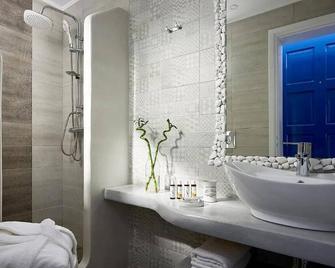 Bh937 - C - Studio Milos - Plaka