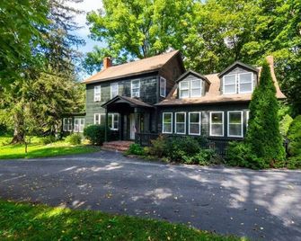 Dreamy 6 Bedroom House, Come Enjoy Hillsdale! - Hillsdale - Building