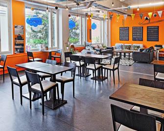 Cheapsleep Helsinki - Hostel - Helsinki - Restaurant