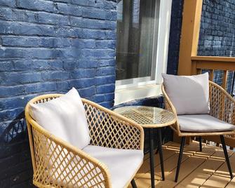 The Guest House on Seneca with King Bed - Leavenworth - Balcony