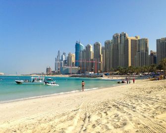 Premium Jbr Beach Hostel - Dubai - Strand