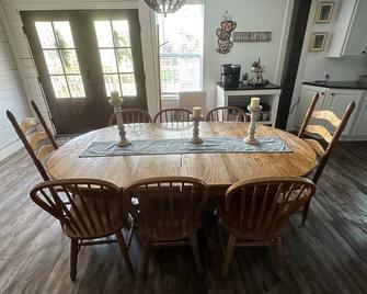 Large Home near Great Smoky Mountains and Knoxville - Dandridge - Dining room