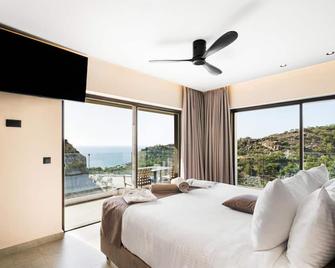 Harmony E Rock - Adults Friendly 16 plus - Agia Fotia - Bedroom