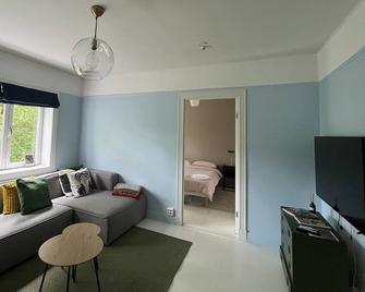 Centric 1-bedroom apartment right by Hallénparken - Oslo - Soggiorno