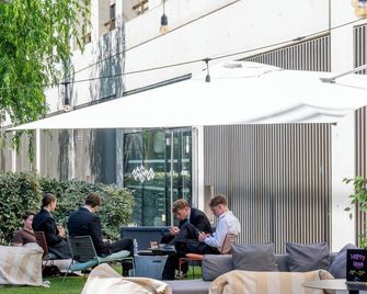 Slo Bordeaux Hostel - Burdeos - Patio