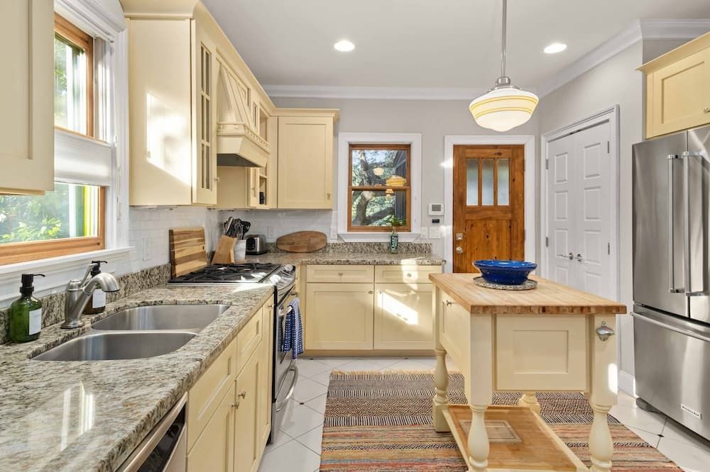 Walk to it all ~ Adorable Historic Bungalow - أوستن - مطبخ