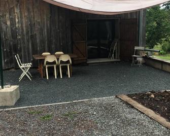 Small house in the middle of the forest. - Étival-Clairefontaine - Patio
