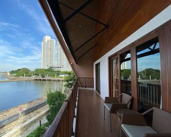 Putri Duyung Ancol - Jakarta - Balkong