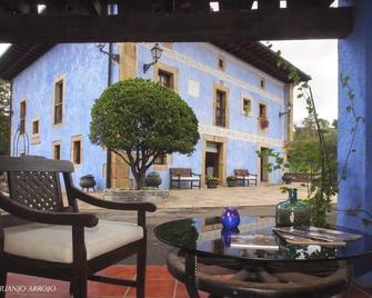 Hotel Rural Sucuevas - Mestas de Con - Patio