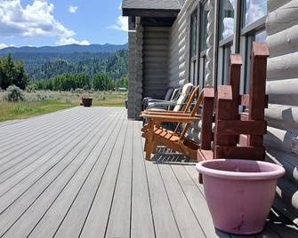 Cottonwood Comfort! New 3 Beds 1 Bath, Ac, Loft Apartment - Swan Valley - Patio