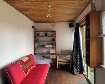 Classic Piha Bach - Seaview Road - Piha - Living room