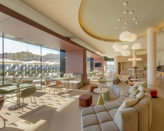 Hampton Inn Alicante, Spain - אליקנטה - בר