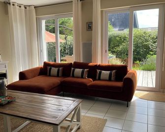 Spacious, Super-Equipped Villa For 8 People, Bright And Comfortable. - Bangor - Obývací pokoj