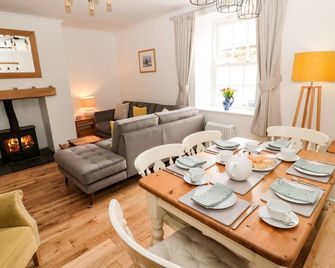 Curlew Cottage, 2 Fenkle Street - Berwick-Upon-Tweed - Dining room