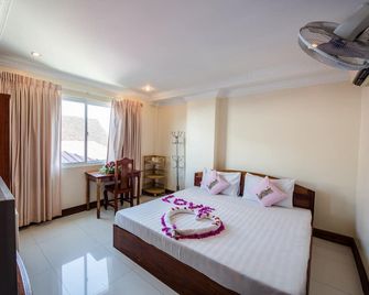 Seng Hout Hotel - Battambang - Schlafzimmer