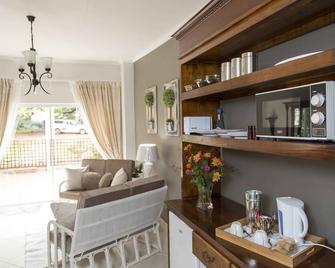 Aloe Country Lodge Piet Retief - Piet Retief - Living room