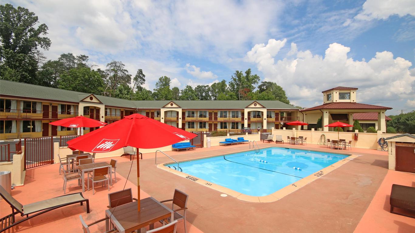 Americas Best Value Inn Pilot Mountain