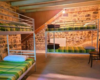 Rural house in an impressive natural setting! Up to 10 people - Oix - Bedroom