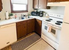2 Bedroom Apartment Near Ndsu (Apt 1) - Fargo - Phòng bếp