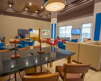 Holiday Inn Express & Suites Pasco-Tricities By IHG - Pasco - Gebouw