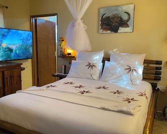 Bush Adventure Guest House - Kasane - Bedroom