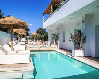 Noha Lifestyle Hotel - Adults Only - Pula - Piscina