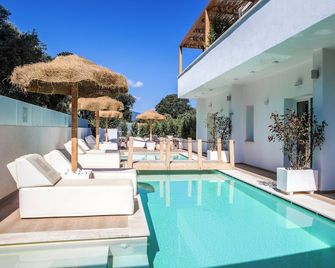 Noha Lifestyle Hotel - Adults Only - Pula - Zwembad