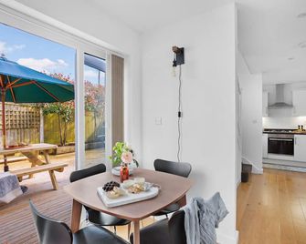 Vickery's Cottage - Woodbury - Dining room