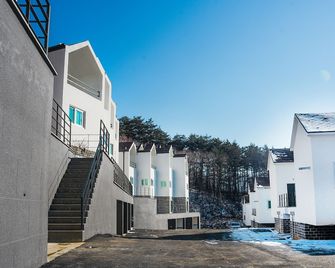 Polaris 700 - 101Dong - Pyeongchang - Building